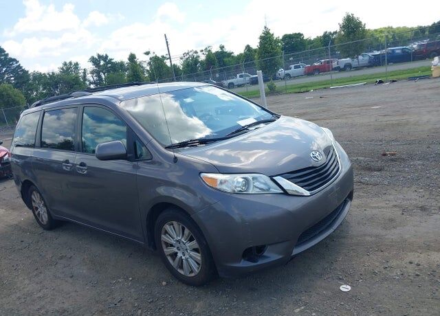 2012 TOYOTA Sienna