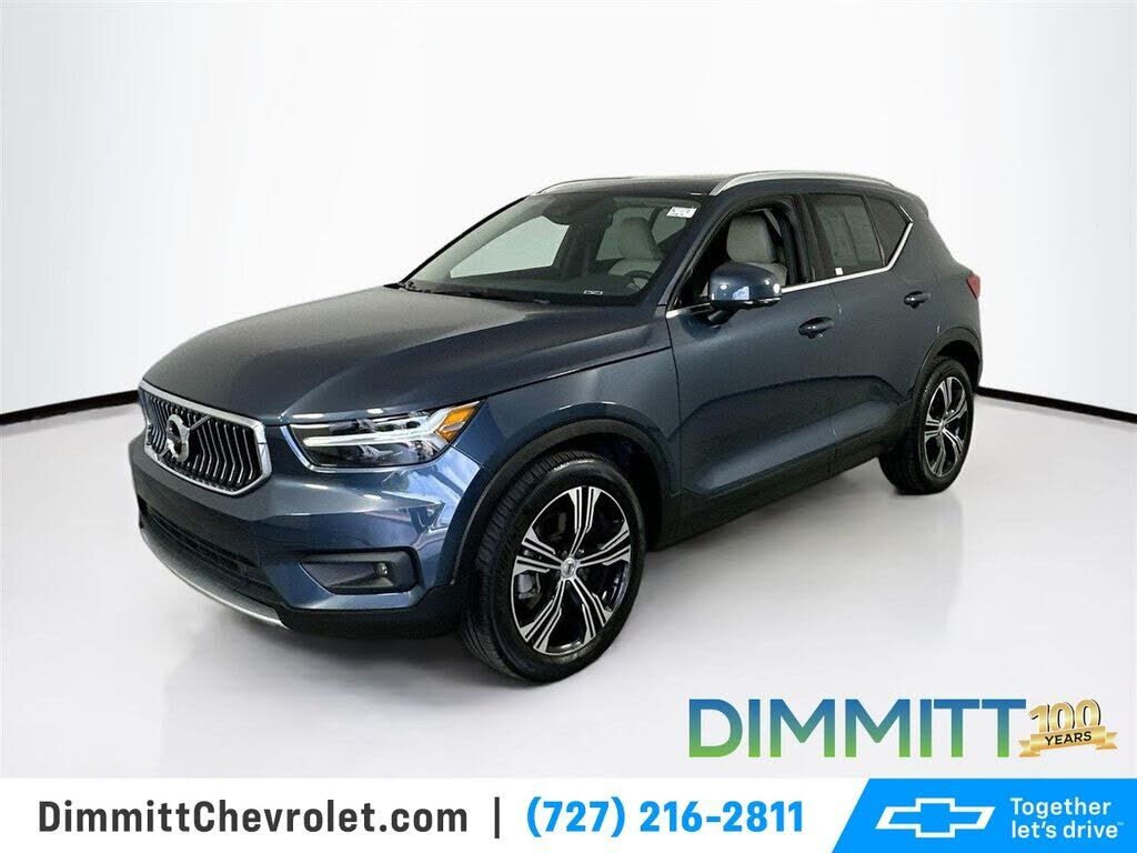 2022 VOLVO XC40