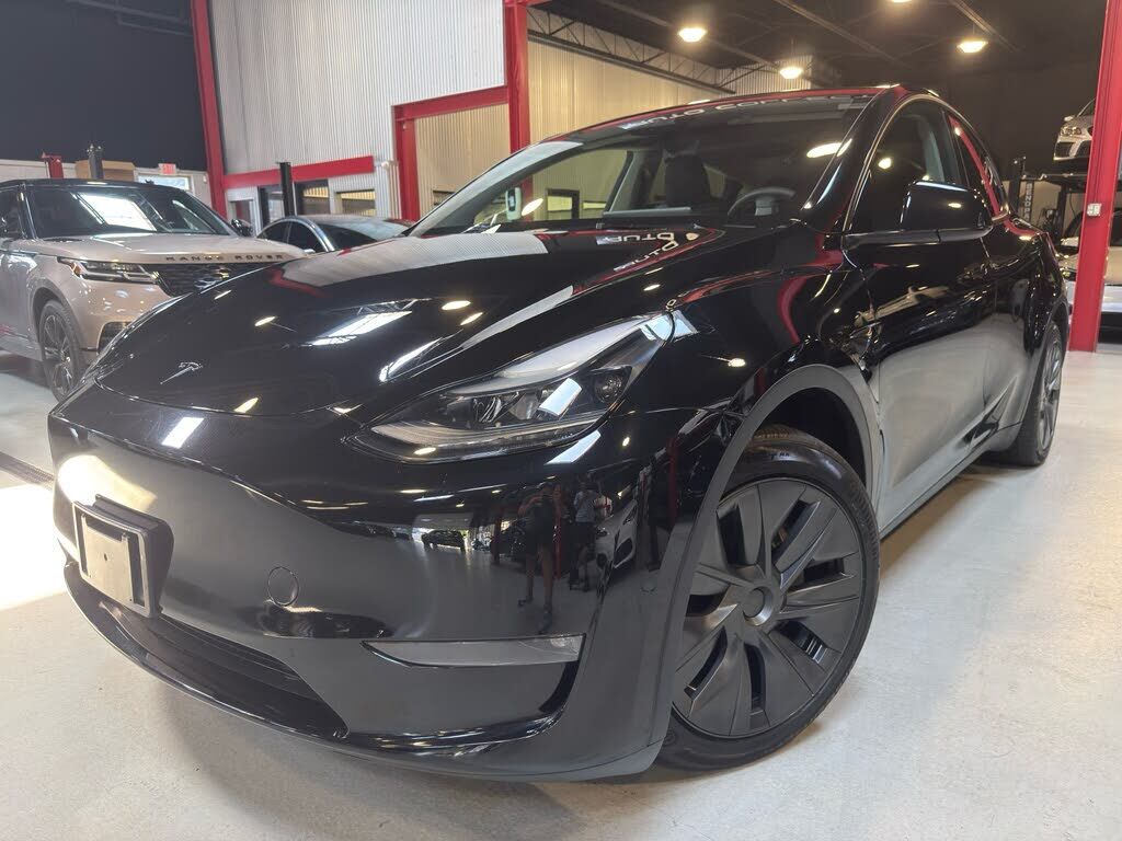 2025 TESLA Model Y