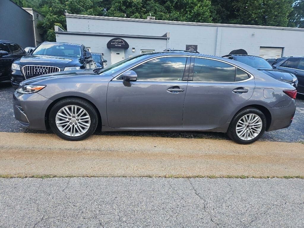 2016 LEXUS ES