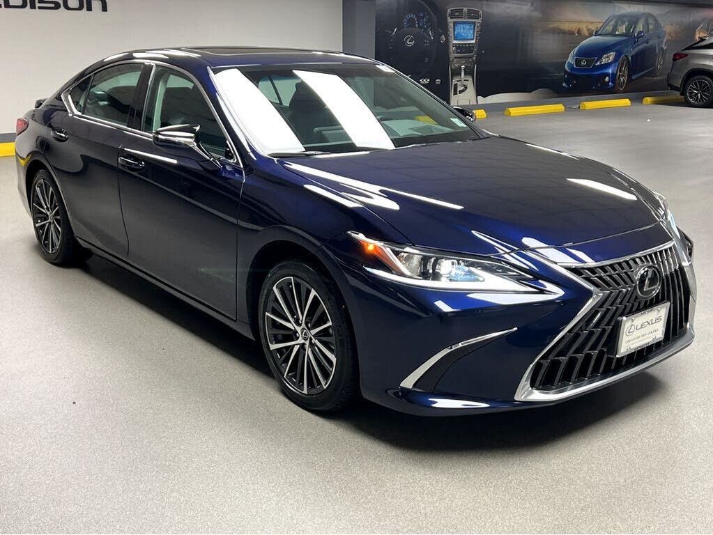 2025 LEXUS ES