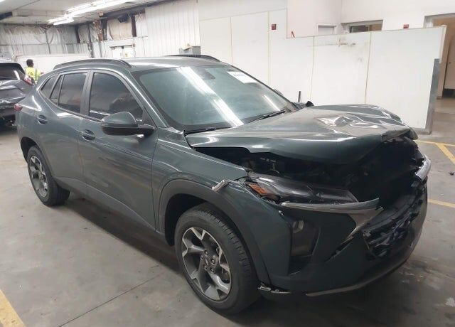 2025 CHEVROLET Trax