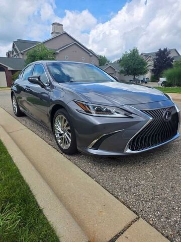 2019 LEXUS ES