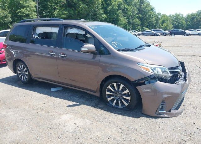 2018 TOYOTA Sienna