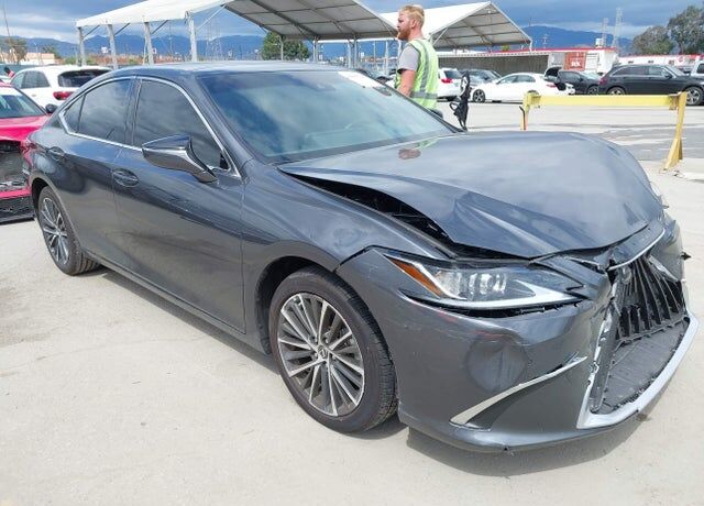 2025 LEXUS ES