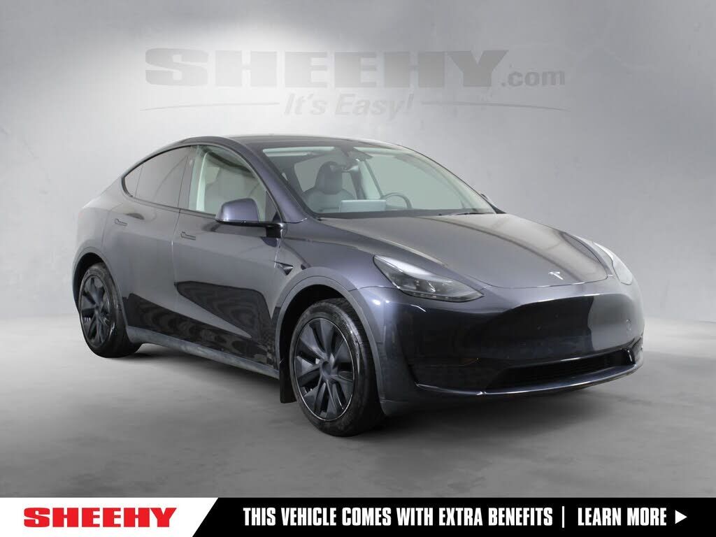 2025 TESLA Model Y