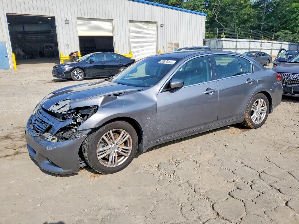 2015 INFINITI Q40