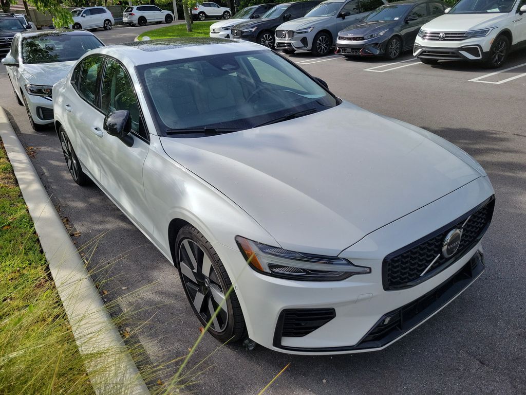 2024 VOLVO S60