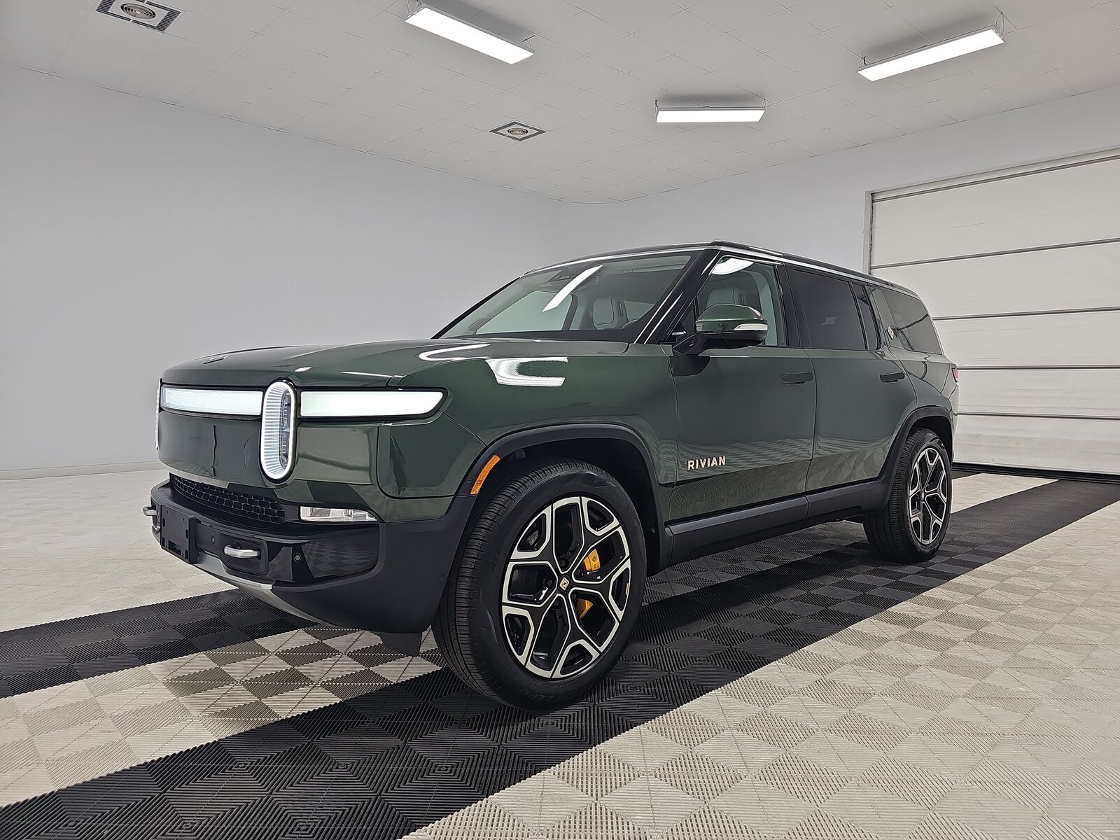 2024 RIVIAN R1S
