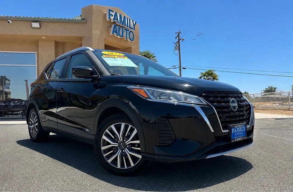 2023 NISSAN Kicks