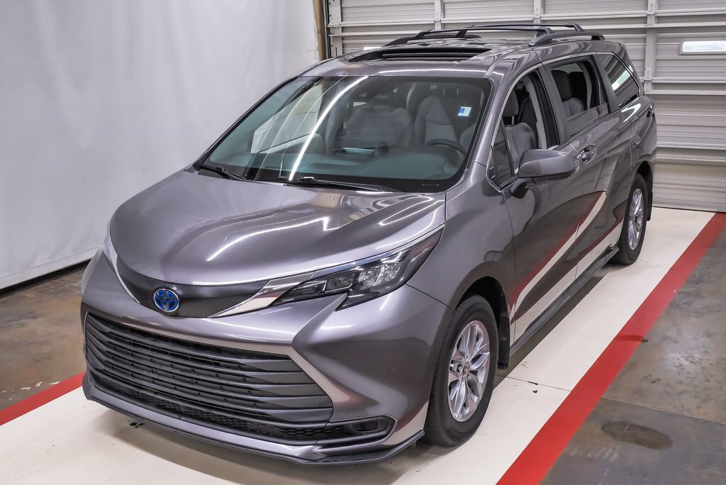 2024 TOYOTA Sienna