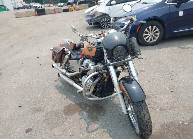 1998 HONDA VT750