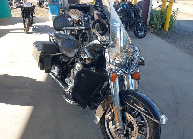 2014 HARLEY DAVIDSON Road King