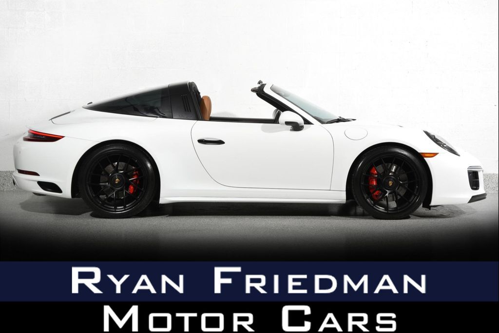 2019 PORSCHE 911