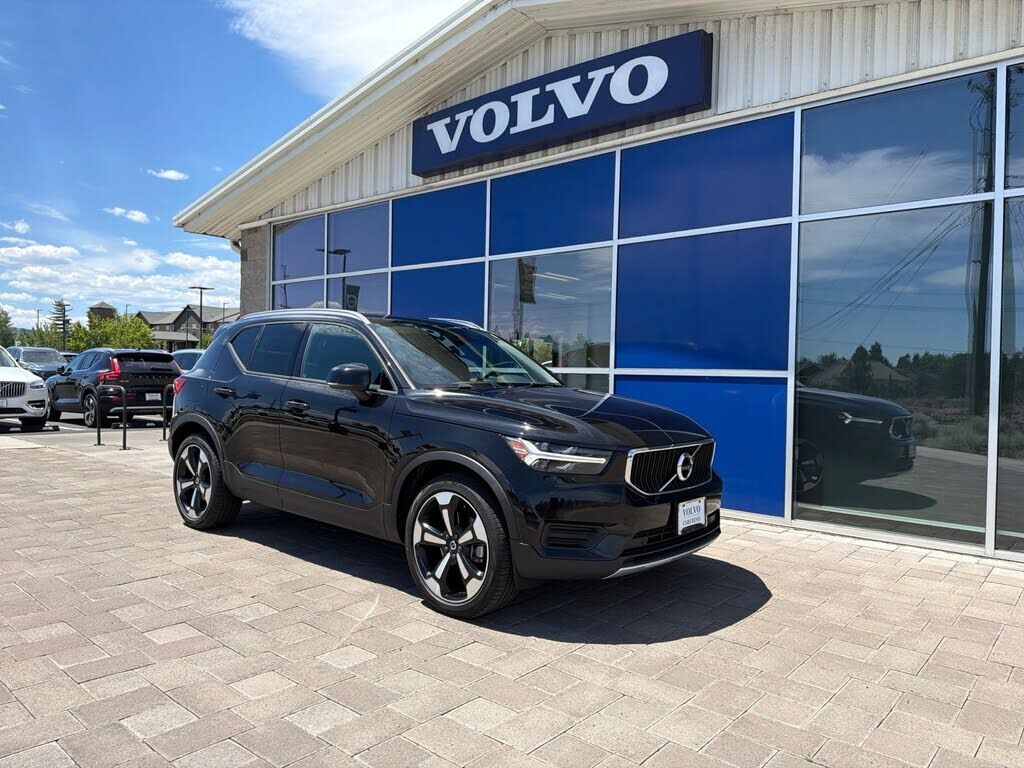 2020 VOLVO XC40