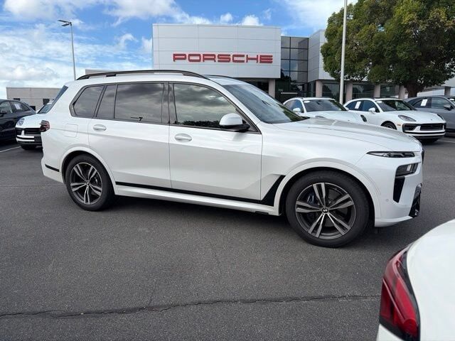 2023 BMW X7