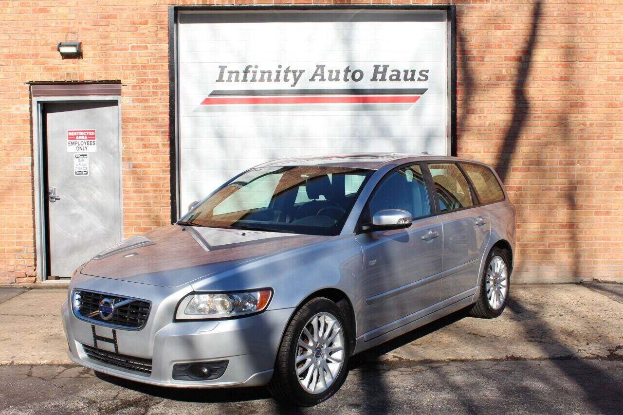 2011 VOLVO V50