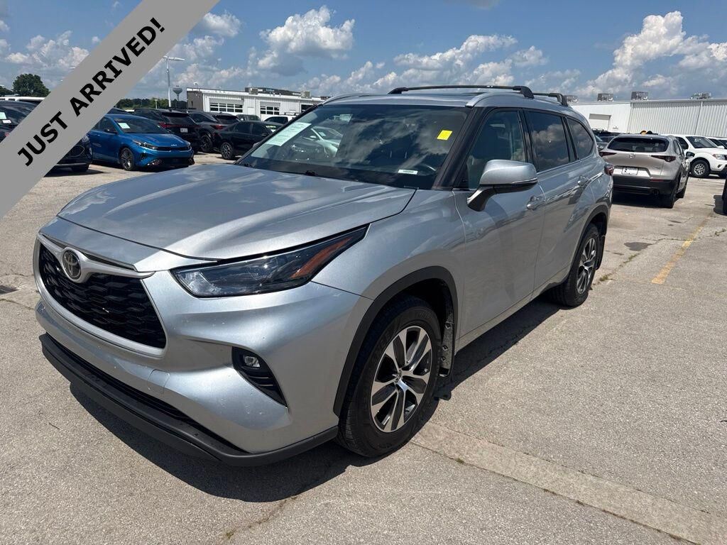 2022 TOYOTA Highlander