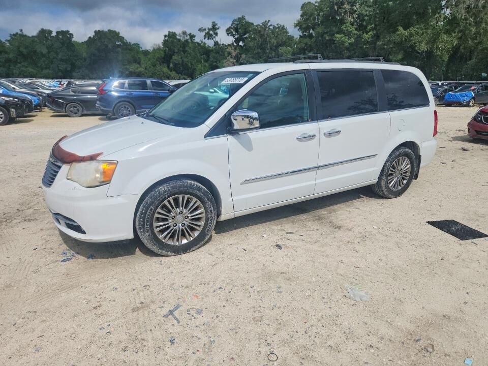 2013 CHRYSLER Town and Country