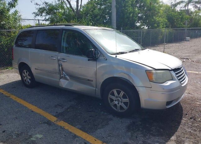 2010 CHRYSLER Town and Country