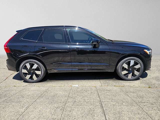 2025 VOLVO XC60