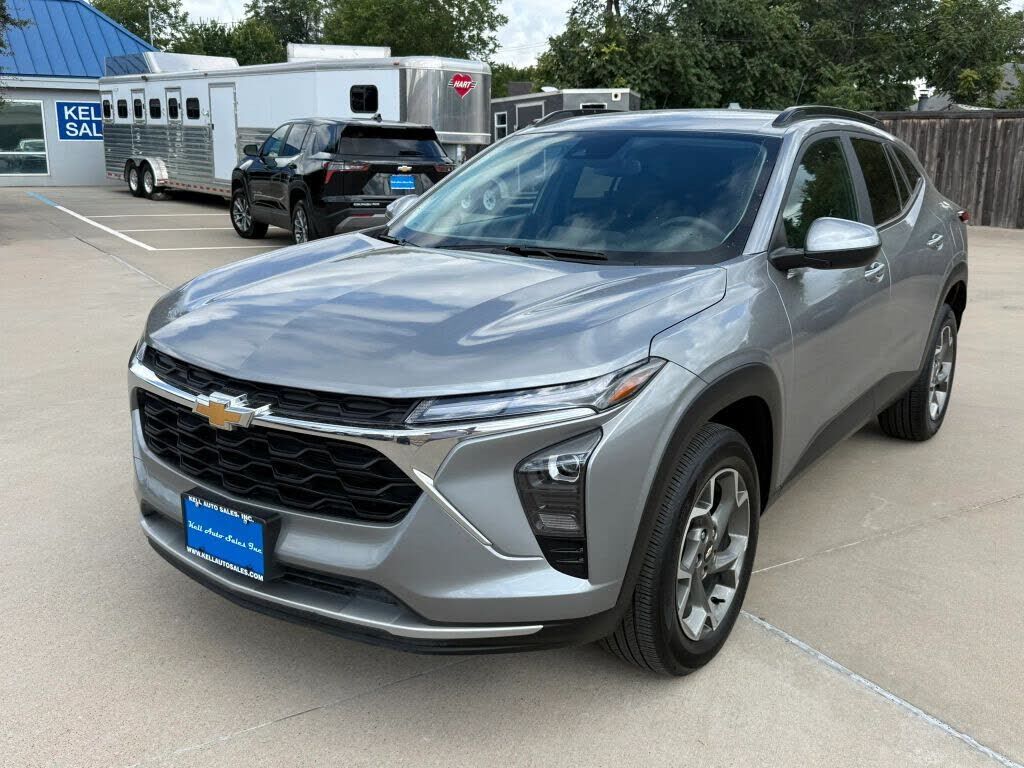 2025 CHEVROLET Trax