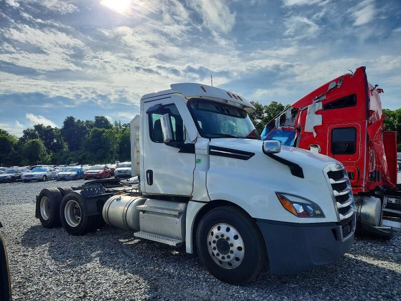2021 FREIGHTLINER Cascadia