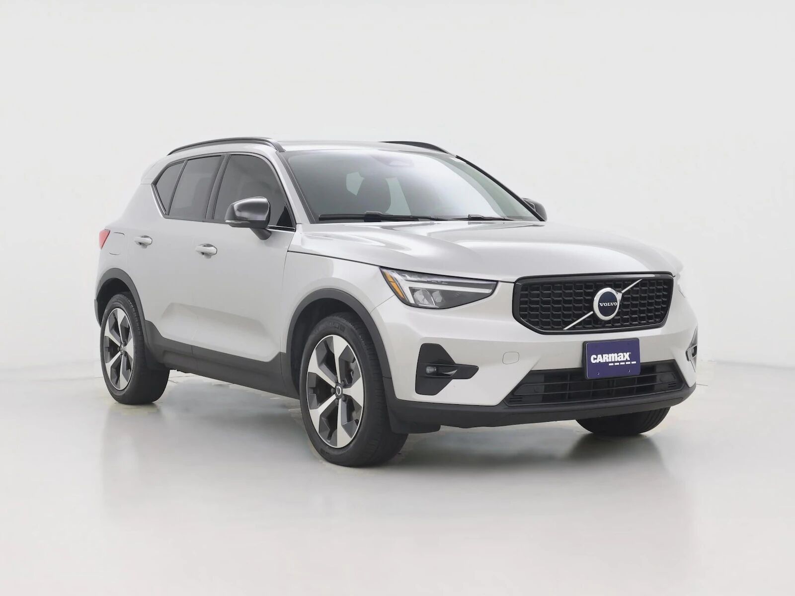 2023 VOLVO XC40