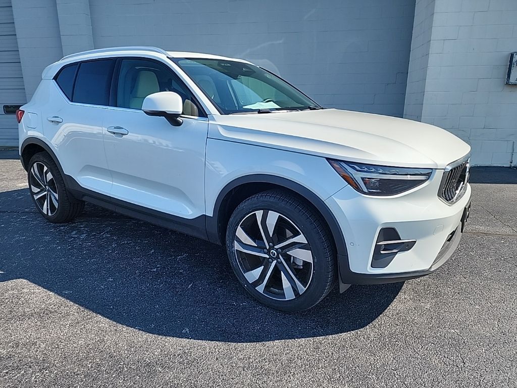 2024 VOLVO XC40