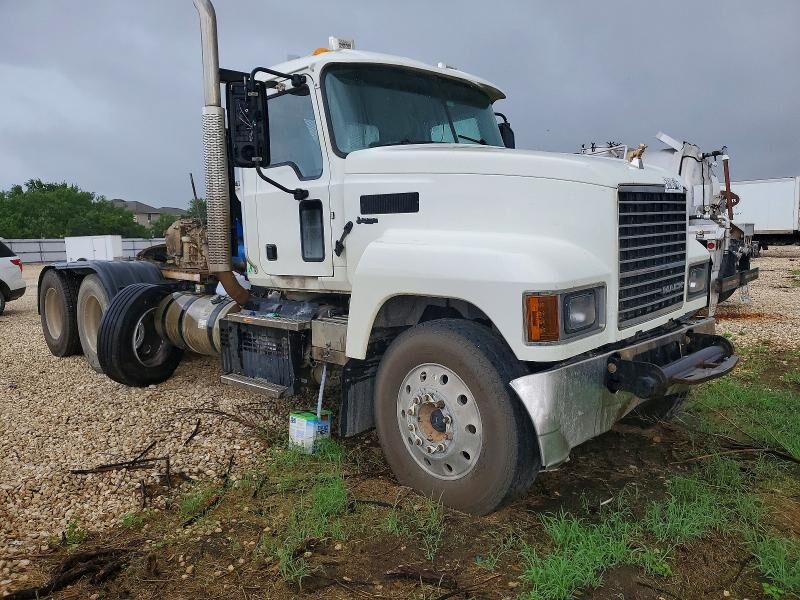 2019 MACK Pinnacle