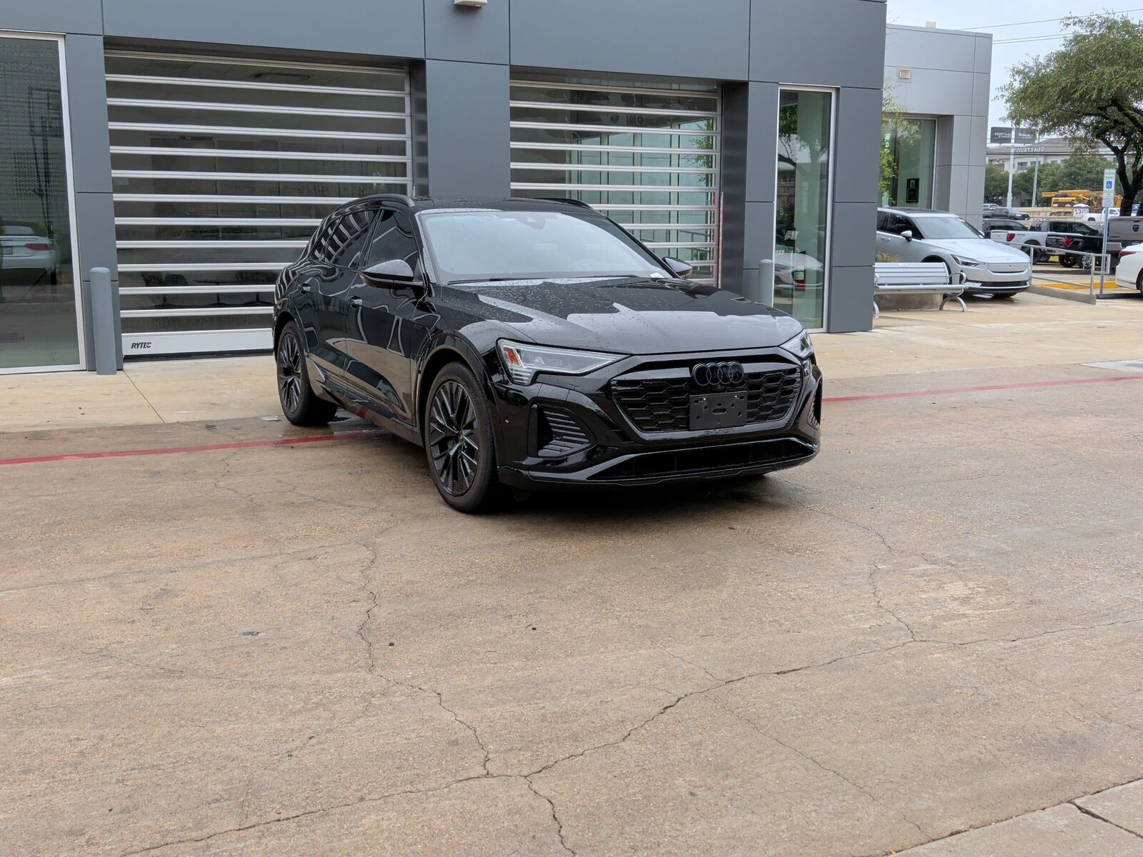 2024 AUDI Q8