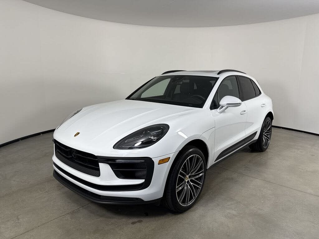 2026 PORSCHE Macan