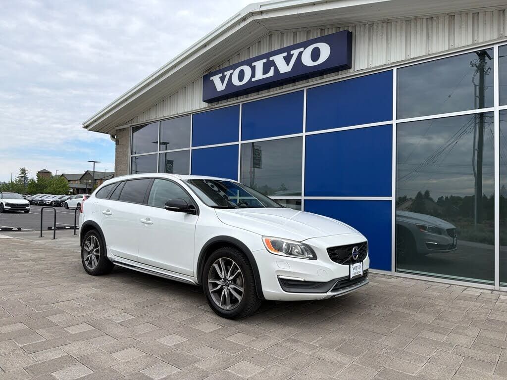 2015 VOLVO V60