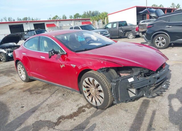 2015 TESLA Model S