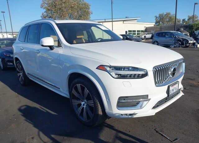 2021 VOLVO XC90