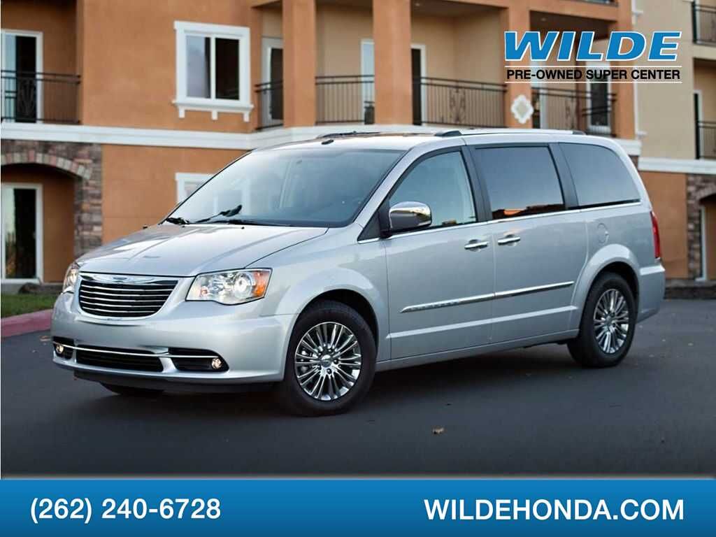 2016 CHRYSLER Town and Country