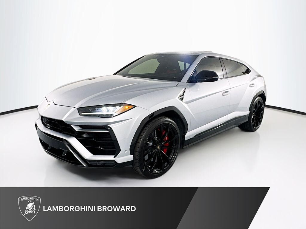 2022 LAMBORGHINI URUS