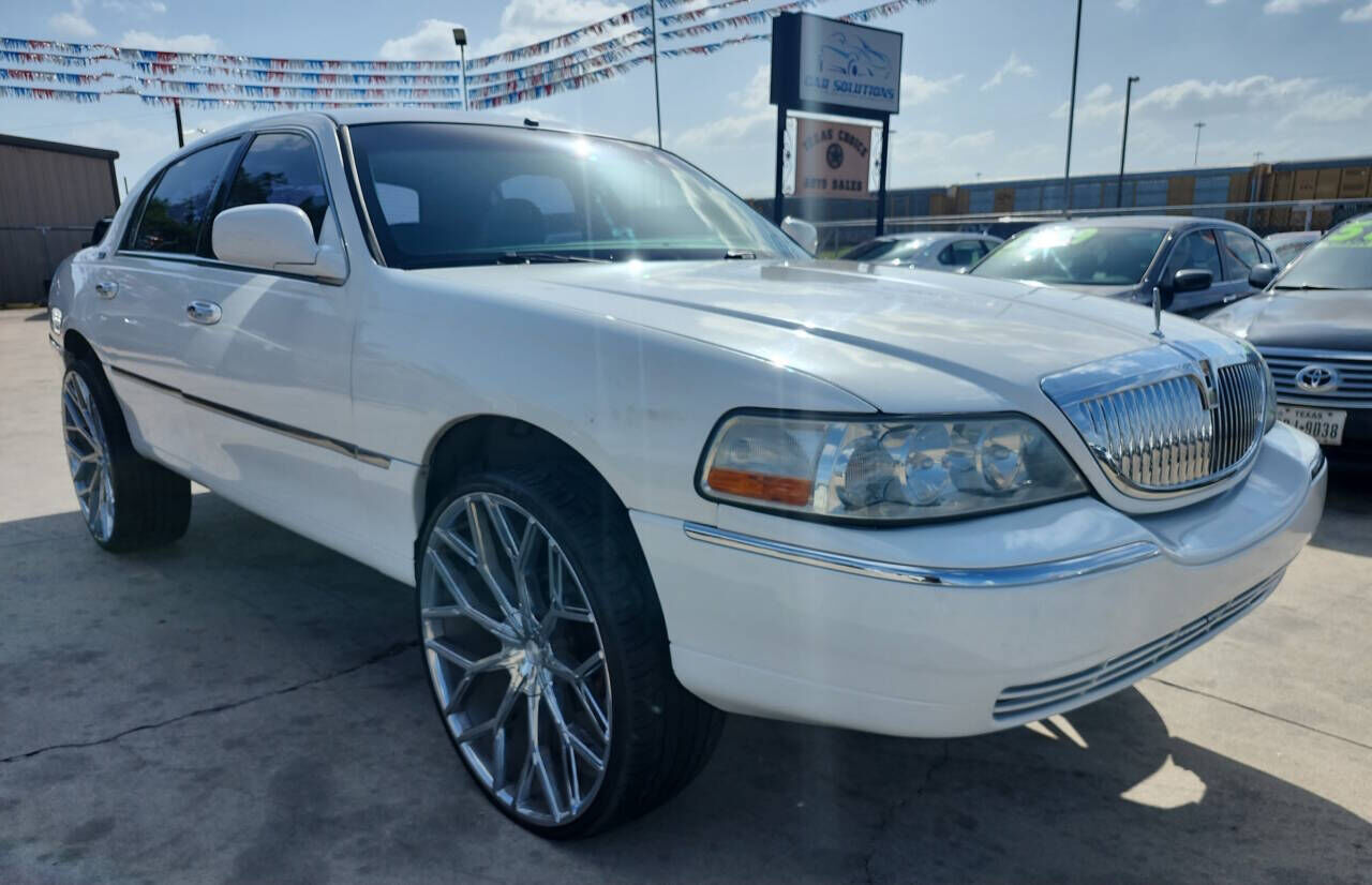 2009 LINCOLN Town Car