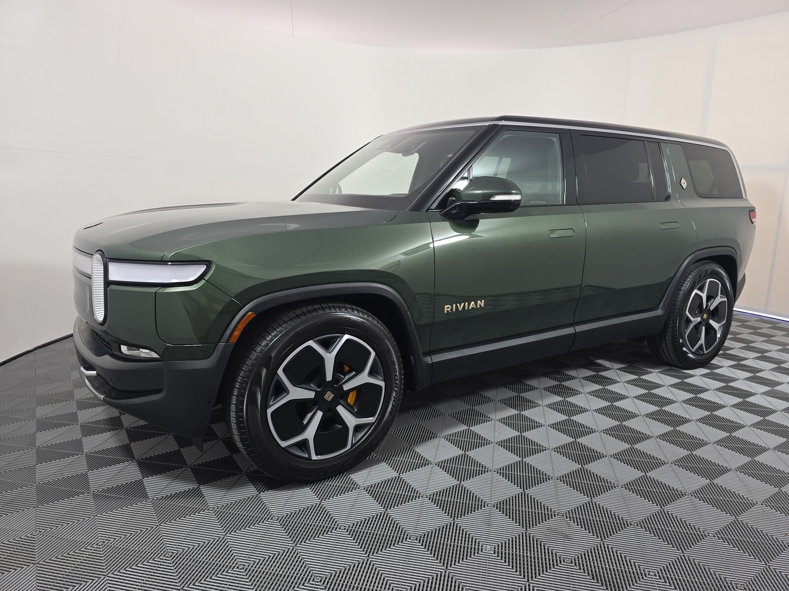 2024 RIVIAN R1S