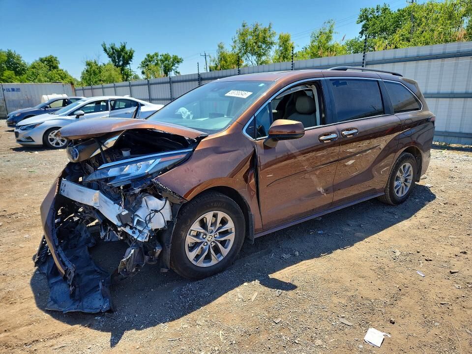 2023 TOYOTA Sienna