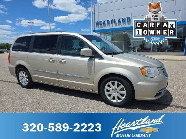 2014 CHRYSLER Town and Country
