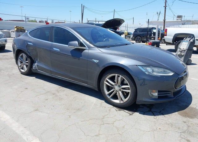 2015 TESLA Model S