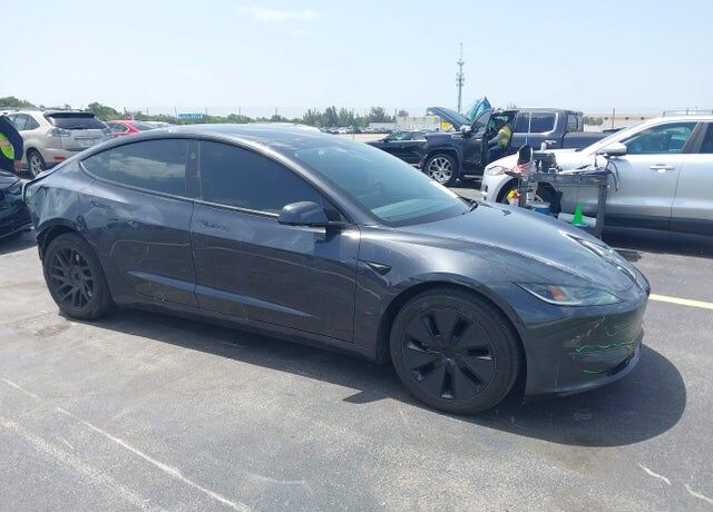 2025 TESLA Model 3