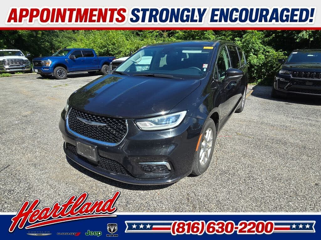 2023 CHRYSLER Pacifica