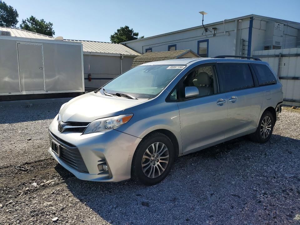 2019 TOYOTA Sienna