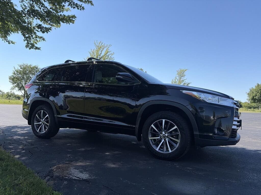 2017 TOYOTA Highlander