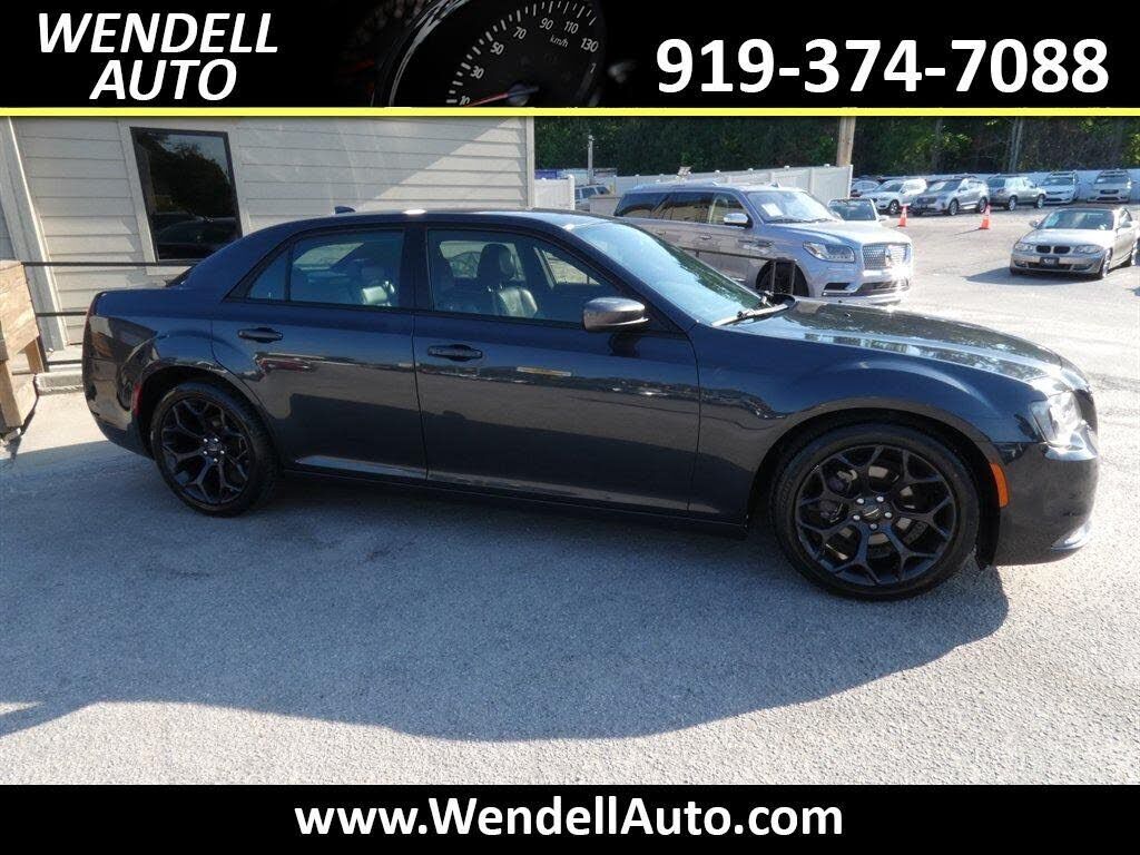 2019 CHRYSLER 300
