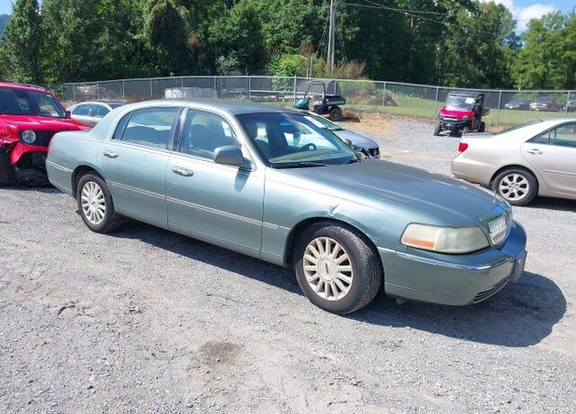 2004 LINCOLN Town Car