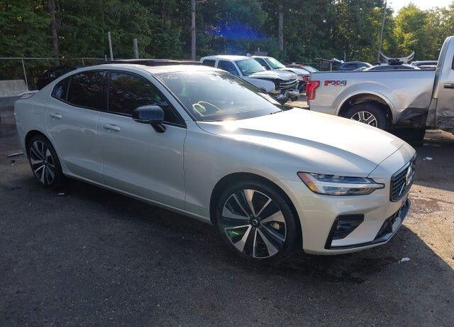 2022 VOLVO S60