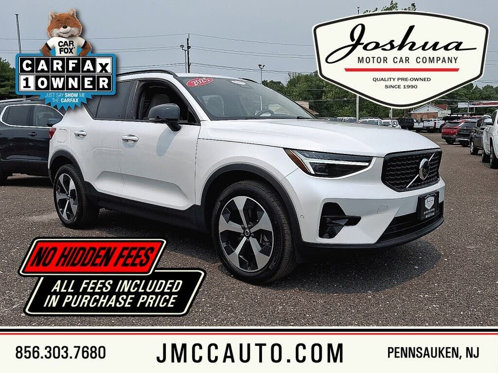 2025 VOLVO XC40